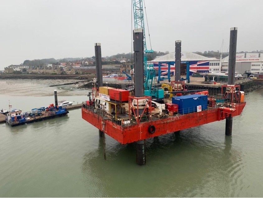 Wiljive working with Red7Marine at East Cowes